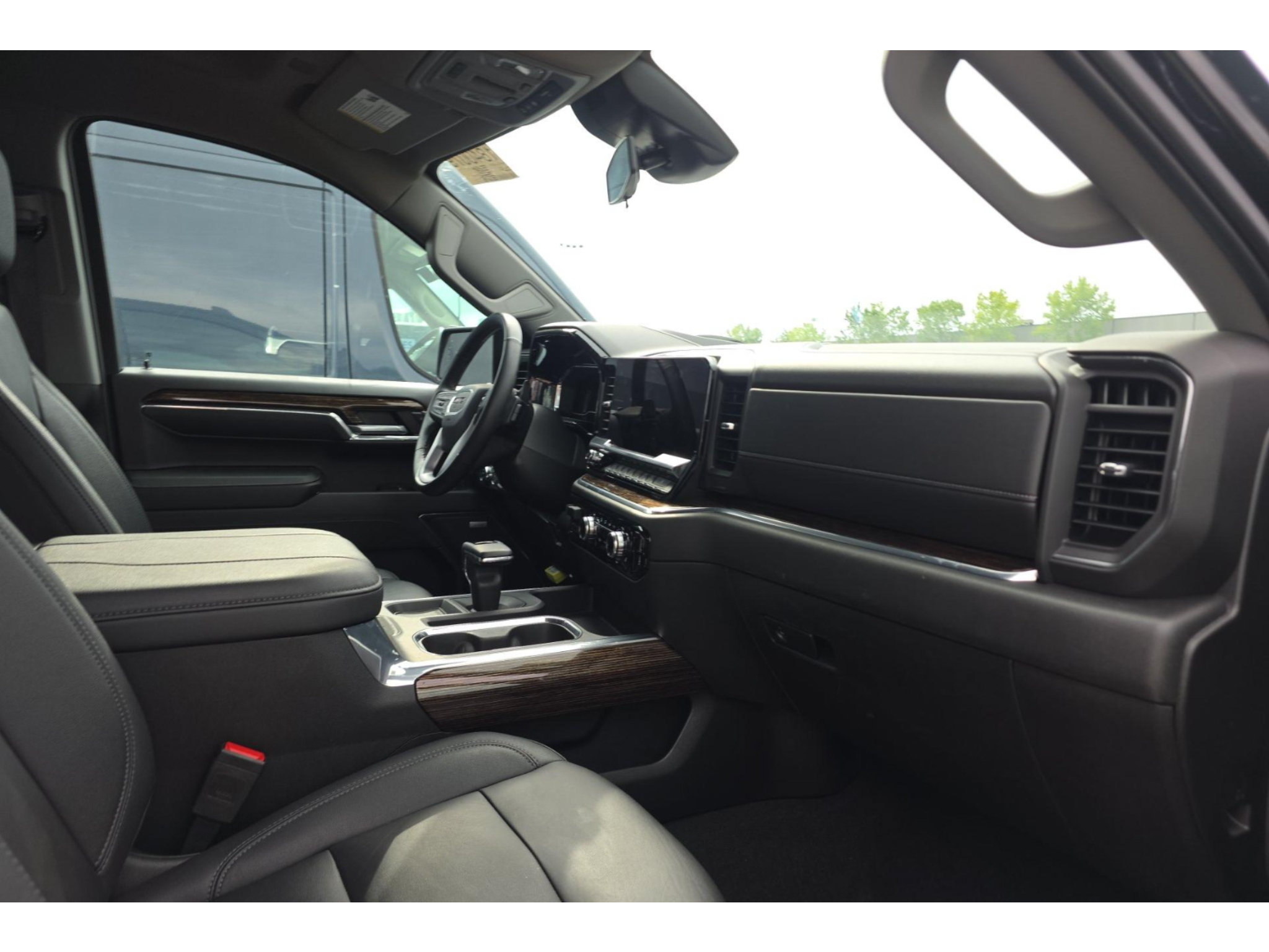 Used 2024 GMC Sierra 1500 Elevation w/ Elevation Premium Package AWD/4WD image 4