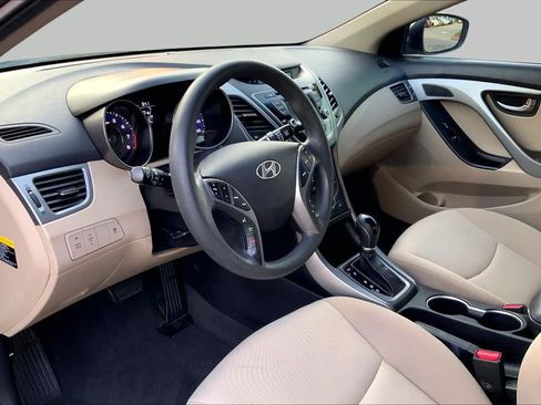 Used 2014 Hyundai Elantra SE w/ Option Group 02 FWD image 18