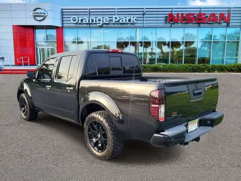 Used 2021 Nissan Frontier SV w/ Midnight Edition Floor Mats RWD image 3