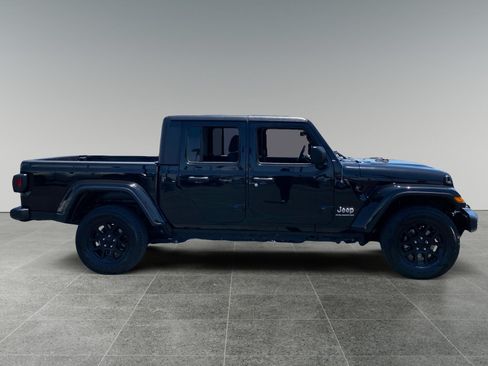 Used 2023 Jeep Gladiator Overland AWD/4WD image 6