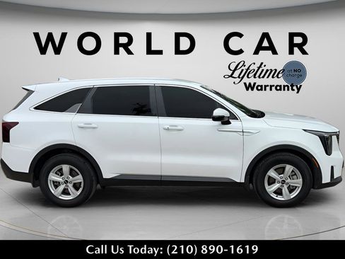 Used 2025 Kia Sorento LX FWD image 8