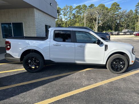 New 2025 Ford Maverick Lariat w/ Black Appearance Package image 9