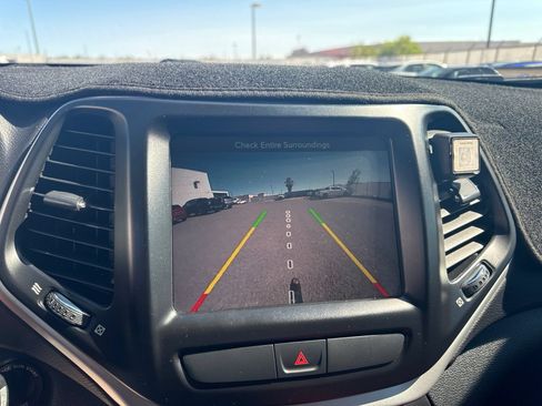 Used 2016 Jeep Cherokee Trailhawk w/ Leather Interior Group AWD/4WD image 14