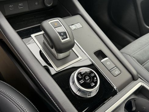 Used 2025 Mitsubishi Outlander SE image 20