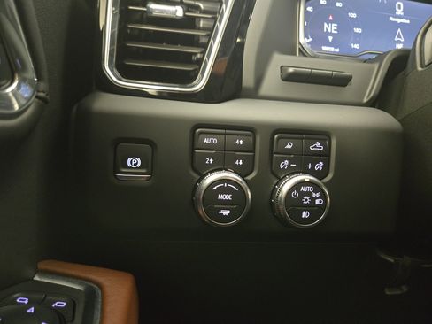 Used 2024 GMC Sierra 2500 Denali Ultimate image 31