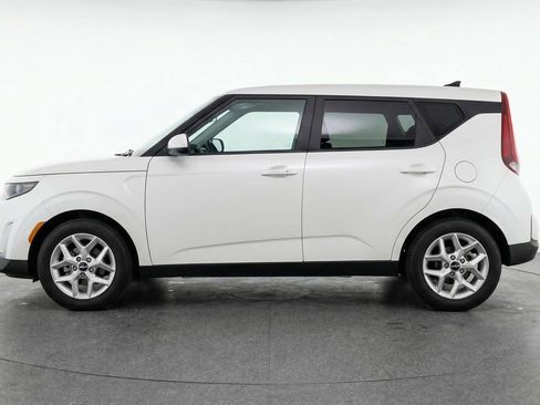 Used 2025 Kia Soul LX w/ LX Technology Package FWD image 4