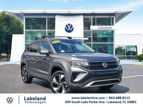 Used 2024 Volkswagen Taos SE image 1