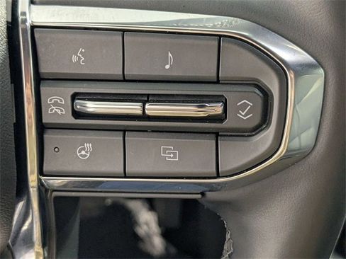 Used 2025 GMC Acadia Elevation image 17