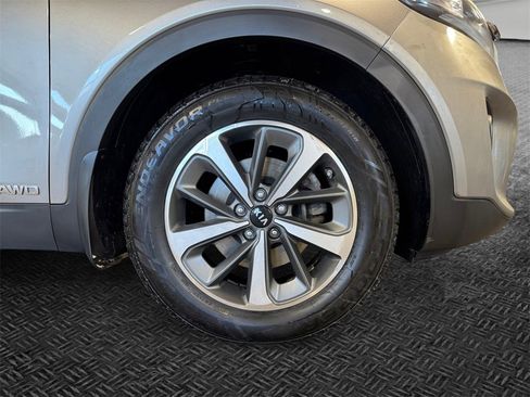 Used 2019 Kia Sorento EX image 11