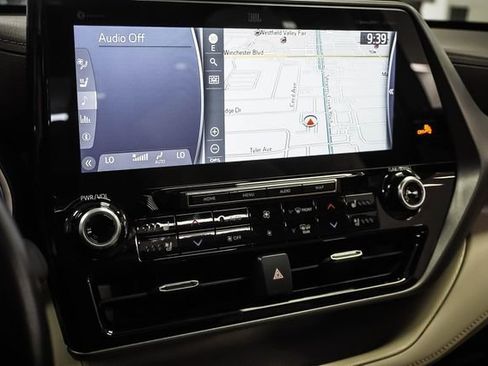Used 2022 Toyota Highlander Limited image 15