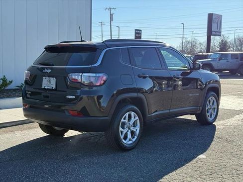 Certified 2025 Jeep Compass Latitude image 3