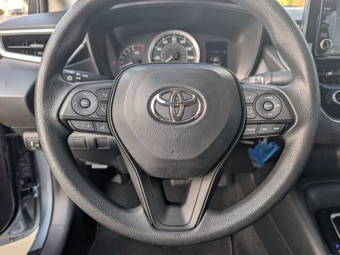 Used 2022 Toyota Corolla LE FWD image 12
