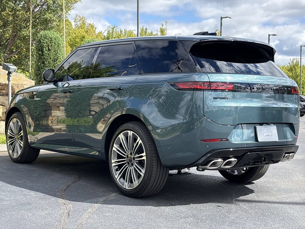 New 2027 Land Rover Range Rover Sport Dynamic SE AWD/4WD image 3