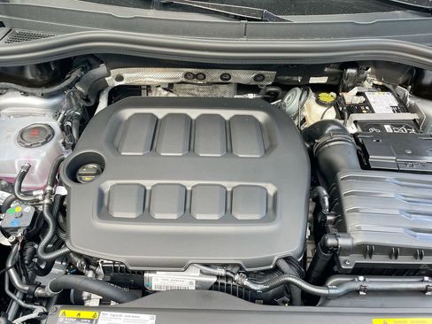 New 2025 Volkswagen Tiguan SE image 50