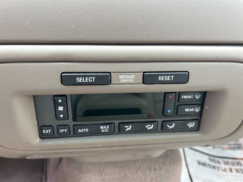 Used 2002 Lincoln Town Car Executive RWD image 15