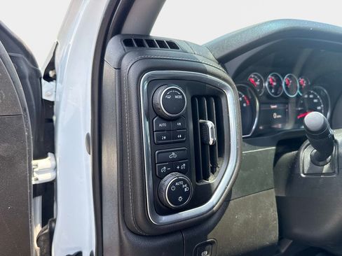 Used 2022 Chevrolet Silverado 1500 LT AWD/4WD image 19