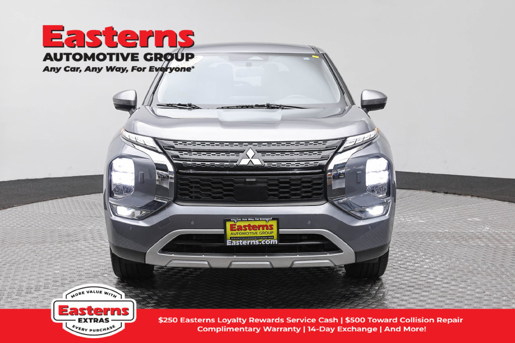 Used 2024 Mitsubishi Outlander SE AWD/4WD image 3