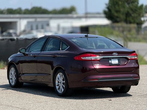 Used 2017 Ford Fusion SE FWD image 10