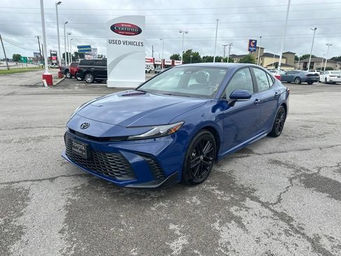 Certified 2025 Toyota Camry SE FWD image 3