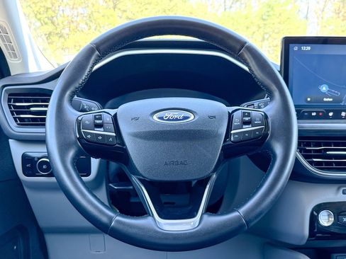 Certified 2023 Ford Escape Platinum image 36