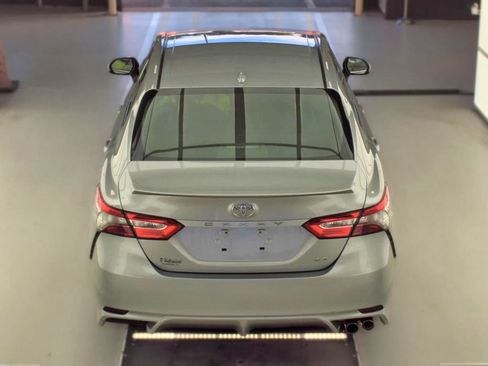 Used 2019 Toyota Camry SE FWD image 6