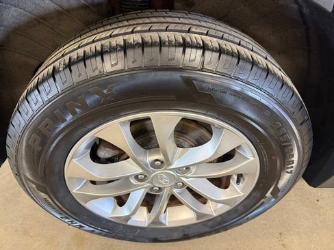 Used 2019 Hyundai Santa Fe SEL FWD image 14