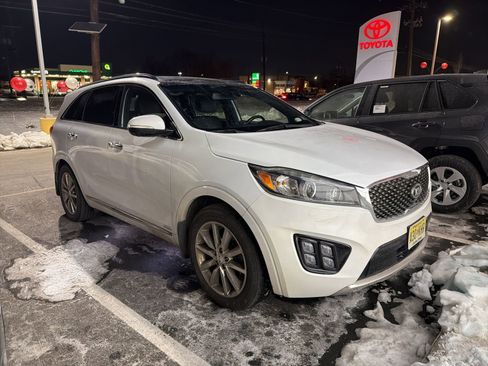 Used 2017 Kia Sorento SX image 2