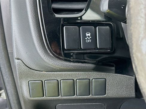 Used 2014 Mitsubishi Outlander ES FWD image 10