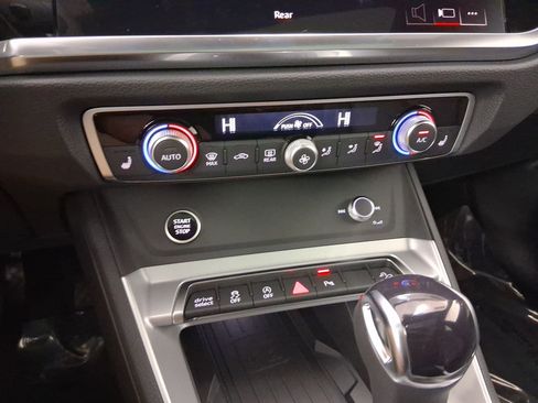 New 2025 Audi Q3 2.0T Premium image 17