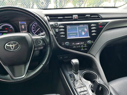 Used 2019 Toyota Camry SE FWD image 16