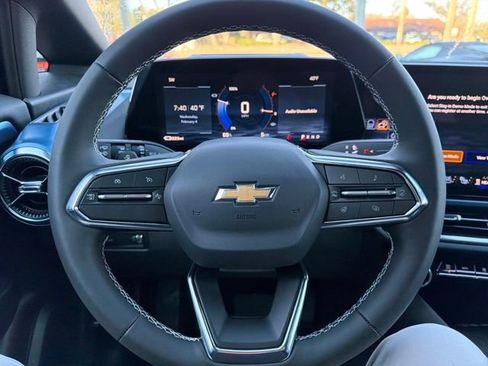 New 2026 Chevrolet Equinox EV LT image 29