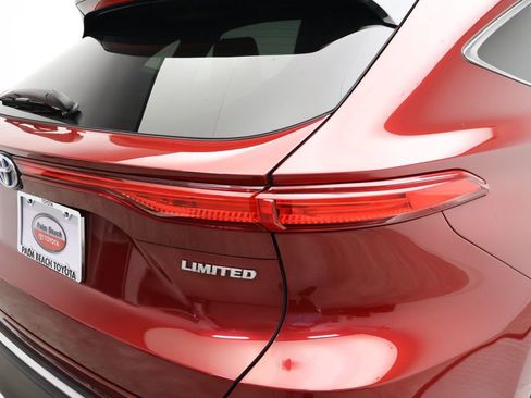 Used 2024 Toyota Venza Limited image 9