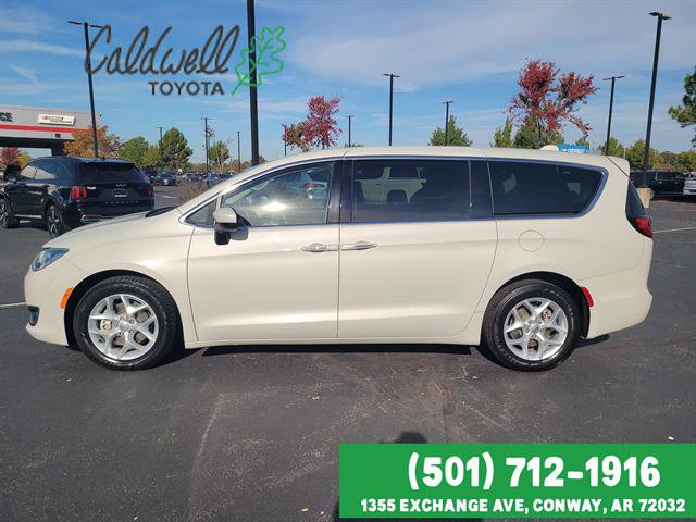 Used 2017 Chrysler Pacifica Touring Plus w/ Tire & Wheel Group FWD image 8