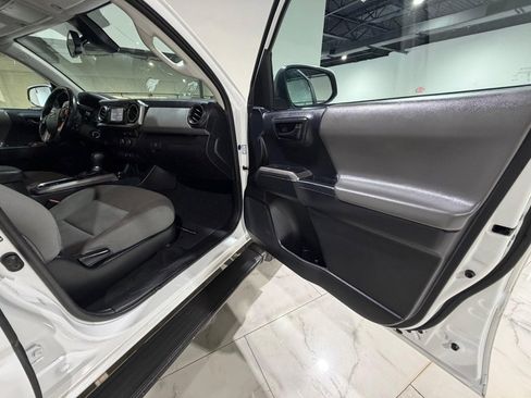 Used 2019 Toyota Tacoma SR5 image 18
