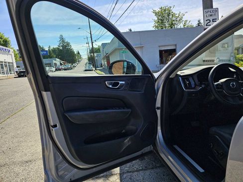 Certified 2023 Volvo XC60 B5 Plus w/ Protection Package Premier AWD/4WD image 20