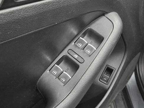 Used 2013 Volkswagen Jetta SE image 18