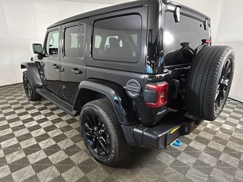 Used 2023 Jeep Wrangler Unlimited Sahara w/ Cold Weather Group AWD/4WD image 4