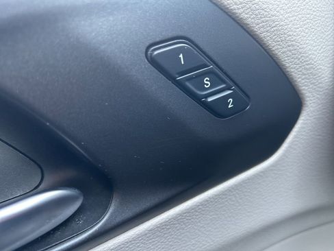 Used 2020 Chrysler Pacifica Touring-L image 30