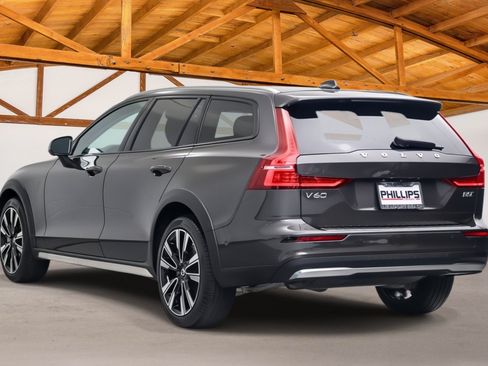 Used 2024 Volvo V60 B5 Cross Country Ultimate w/ Protection Package Premier AWD/4WD image 3