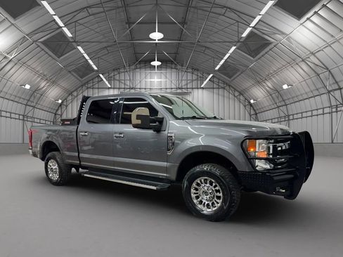 Used 2022 Ford F250 XLT w/ XLT Premium Package image 8