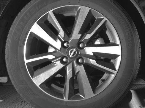 Used 2025 Nissan Versa SV FWD image 13