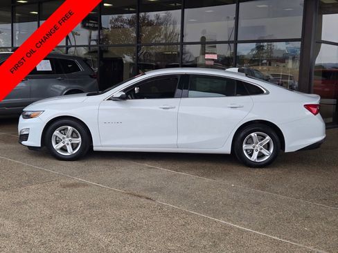 Used 2024 Chevrolet Malibu LT FWD image 2