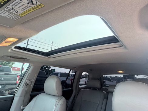 Used 2013 Toyota Highlander SE FWD image 11