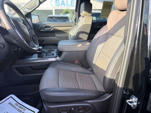 Used 2024 Chevrolet Silverado 1500 ZR2 w/ Technology Package image 11