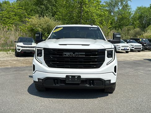 Used 2022 GMC Sierra 1500 Elevation w/ LPO, Elevation Black Package AWD/4WD image 3