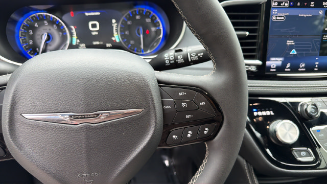 Used 2026 Chrysler Pacifica Limited w/ S Appearance Package FWD image 24
