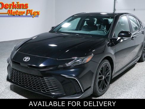 Used 2025 Toyota Camry SE w/ Convenience Package FWD image 1