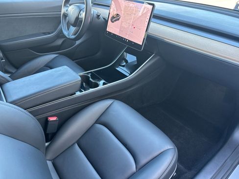 Used 2018 Tesla Model 3 Long Range image 15