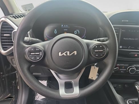 Used 2023 Kia Soul LX w/ LX Technology Package FWD image 13