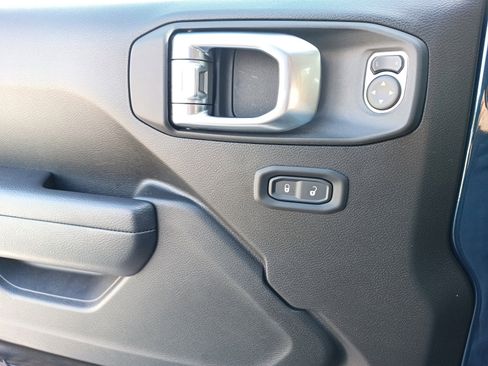 Used 2025 Jeep Gladiator Sport image 23